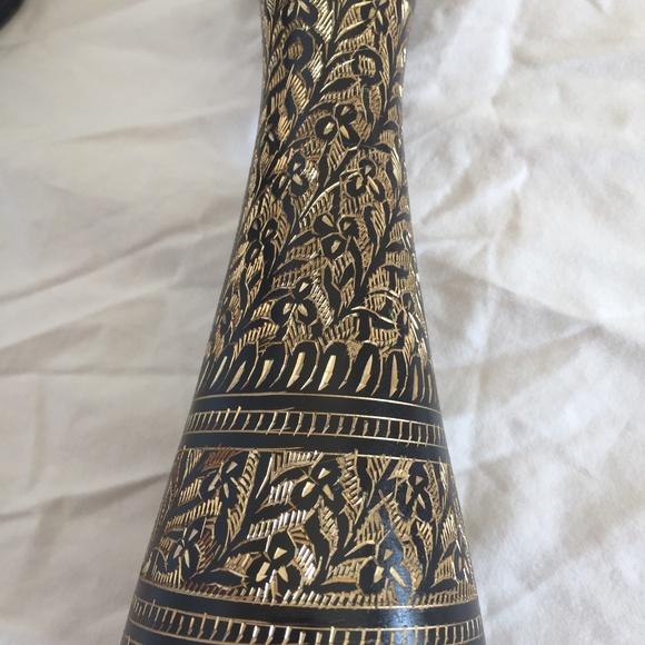 Brand new set of 2 vintage hand etched vase - Picture 5 of 6